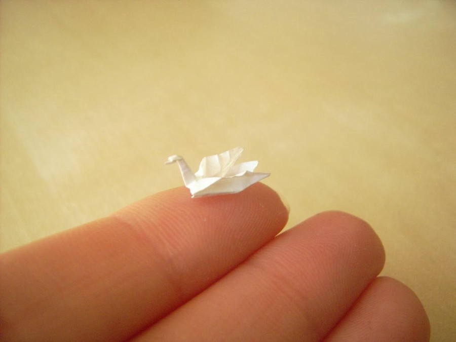 4mmの極小セミから定番のツルまで 指先に乗るほど小さな折り紙たち Gigazine