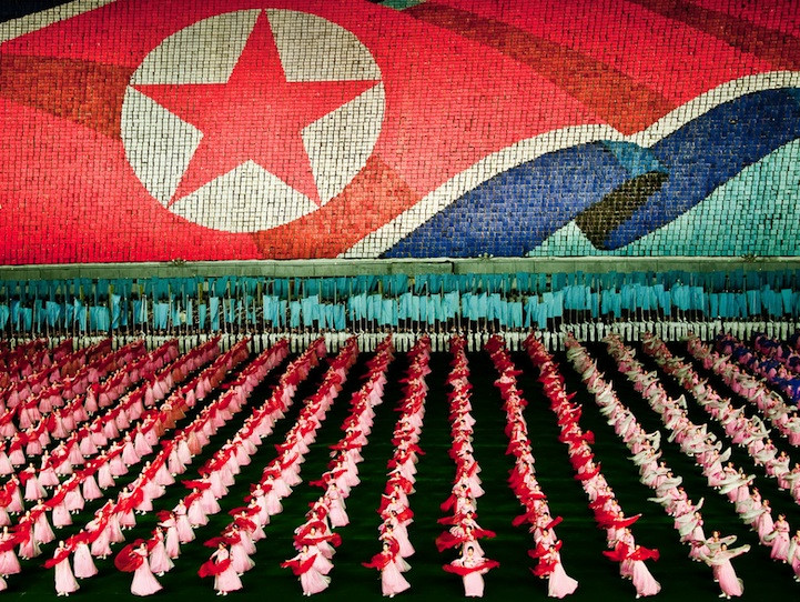 世界最大規模を誇る 北朝鮮の一糸乱れぬマスゲーム アリラン祭 Gigazine