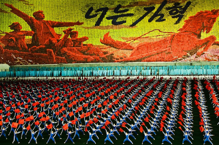 世界最大規模を誇る 北朝鮮の一糸乱れぬマスゲーム アリラン祭 Gigazine
