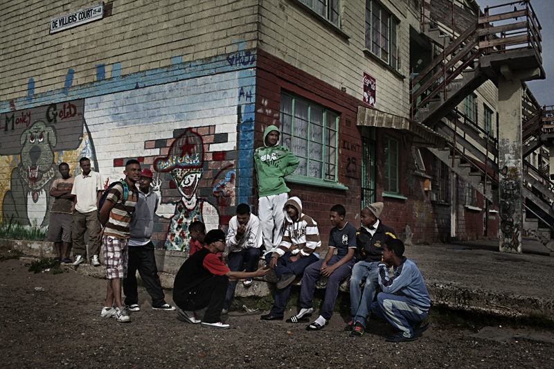 南アフリカのギャングに密着して撮影されたギャングの実状を示す40枚の写真 Gigazine