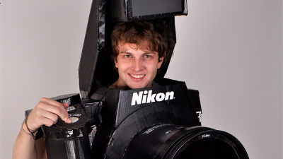 ニコンマン 登場 カメラとして撮影もできるこだわりのハロウィン用仮装 Gigazine
