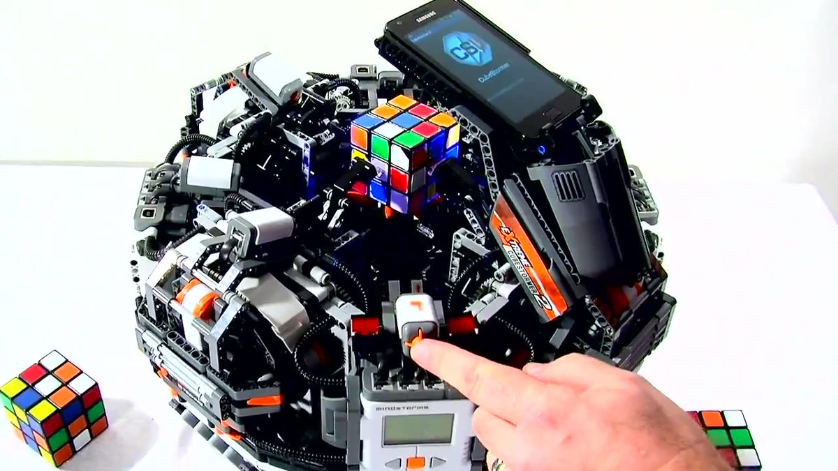 超高速でルービックキューブを解くレゴ製ロボット - GIGAZINE