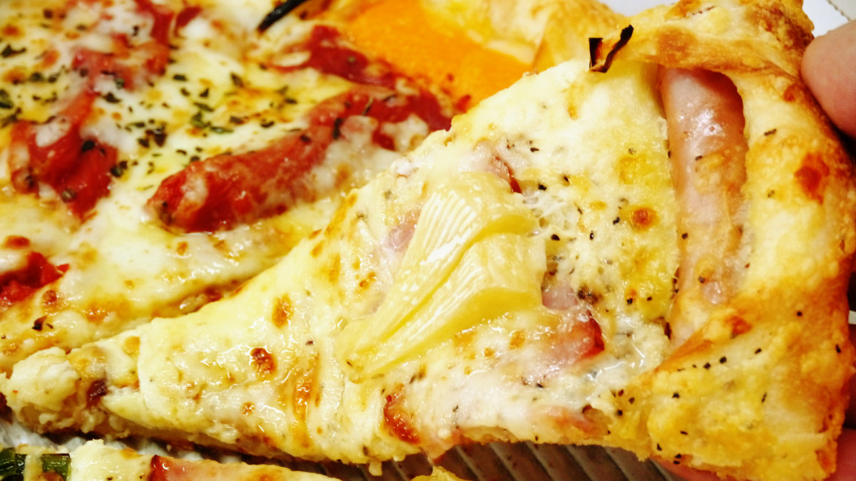 ピザの みみ がソーセージ チーズでパワーアップ よくばり4 試食レビュー Gigazine