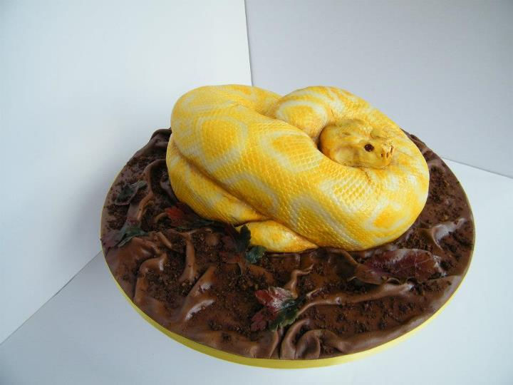 どう見てもリアルなヘビにしか見えないケーキ Gigazine