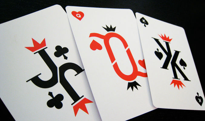 スタイリッシュで新しいデザインのトランプ「Vända Playing Cards