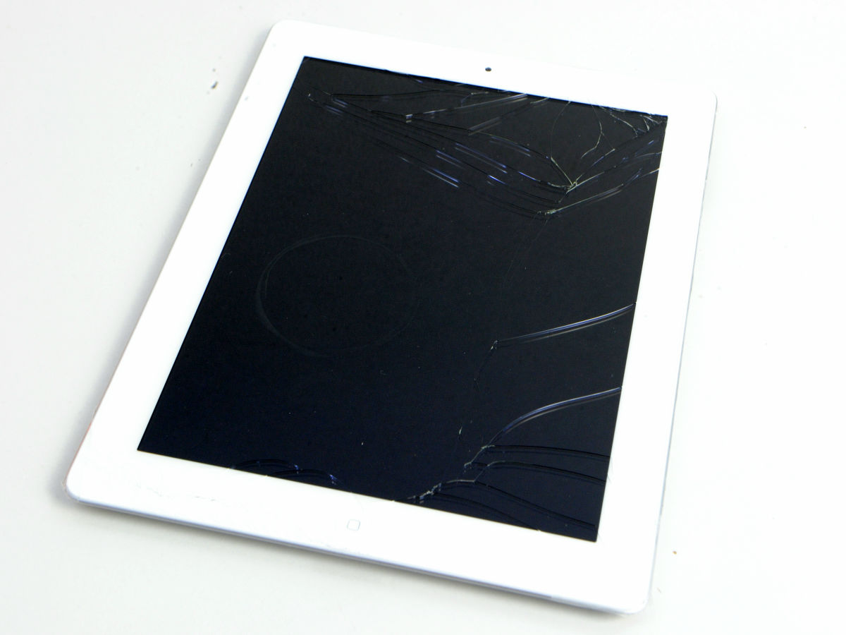 画面をたたき割られた「iPad」を「iFixit」の専用修理キットで直してみたレポート GIGAZINE