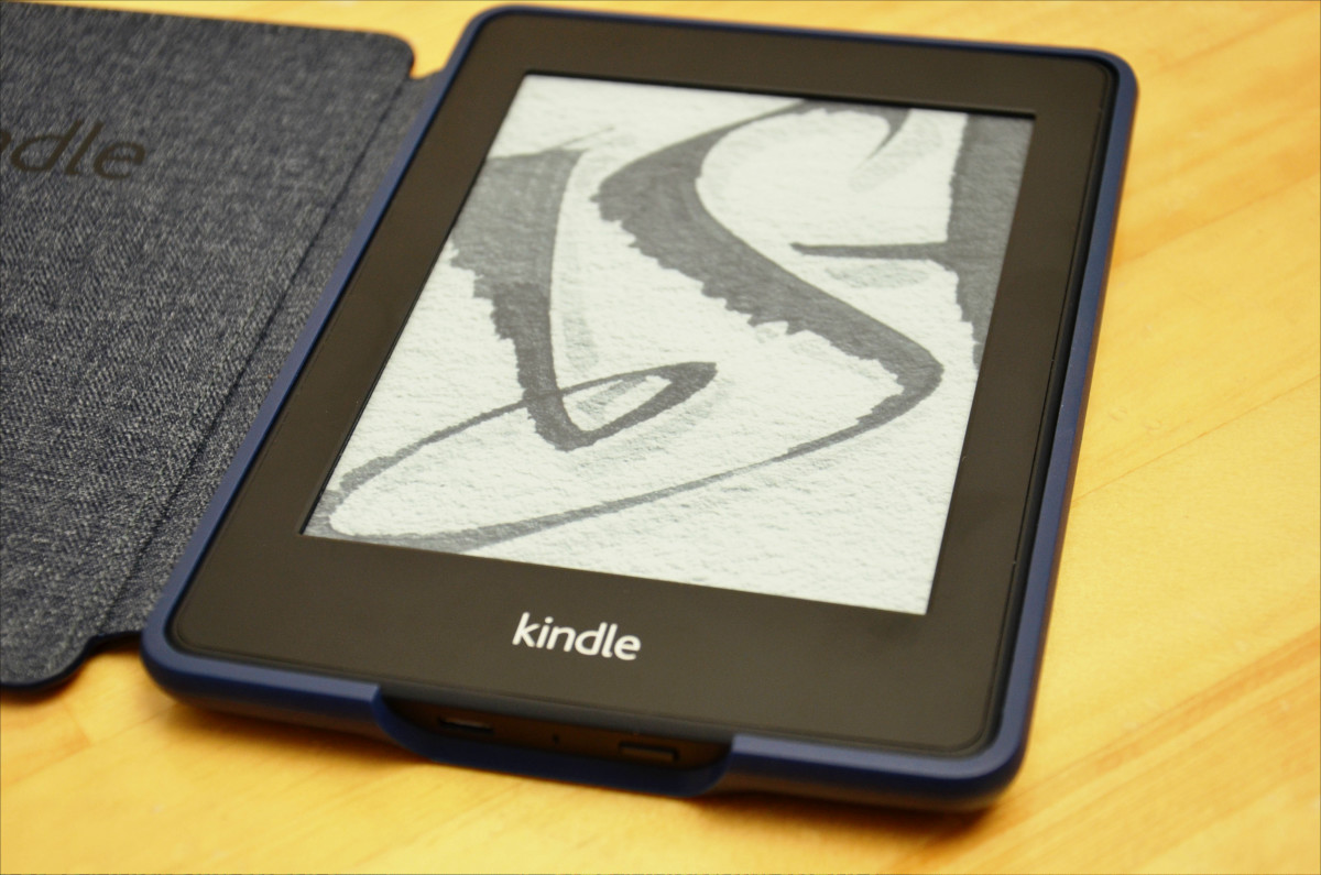 Kindle Paperwhite と同時購入できる反射防止フィルム 電源アダプター レザーカバーを実際に使ってみました Gigazine