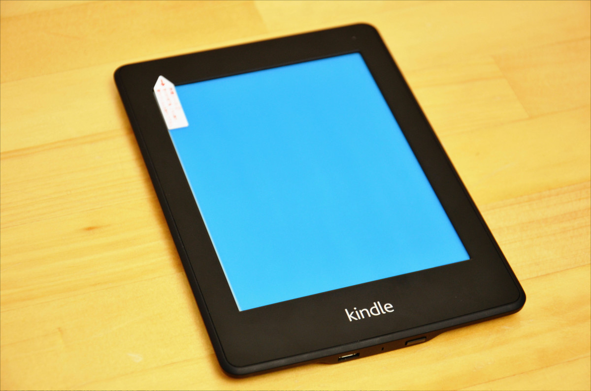 「Kindle Paperwhite」と同時購入できる反射防止フィルム・電源アダプター・レザーカバーを実際に使ってみました - GIGAZINE