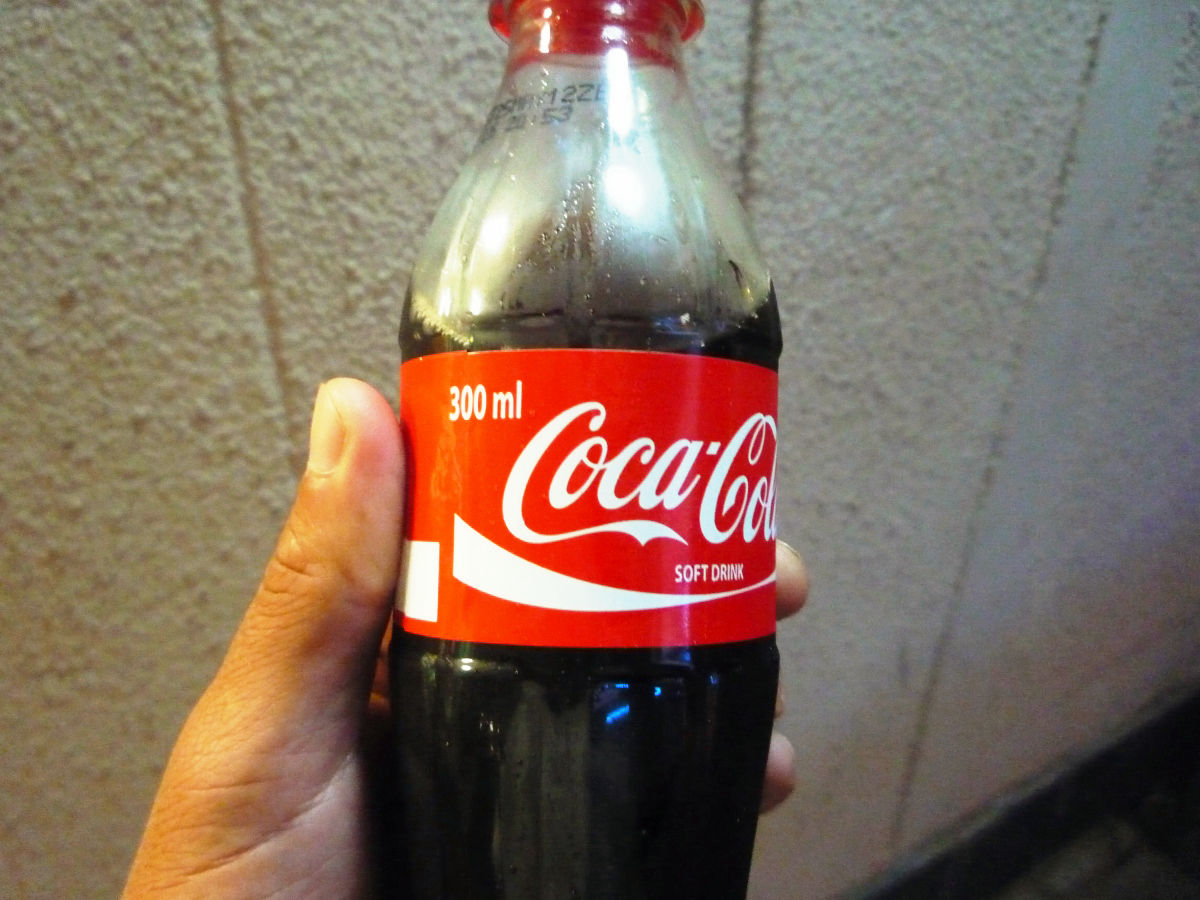 世界中で見かけたコカ・コーラの国別サイズ違いペットボトル＆缶 