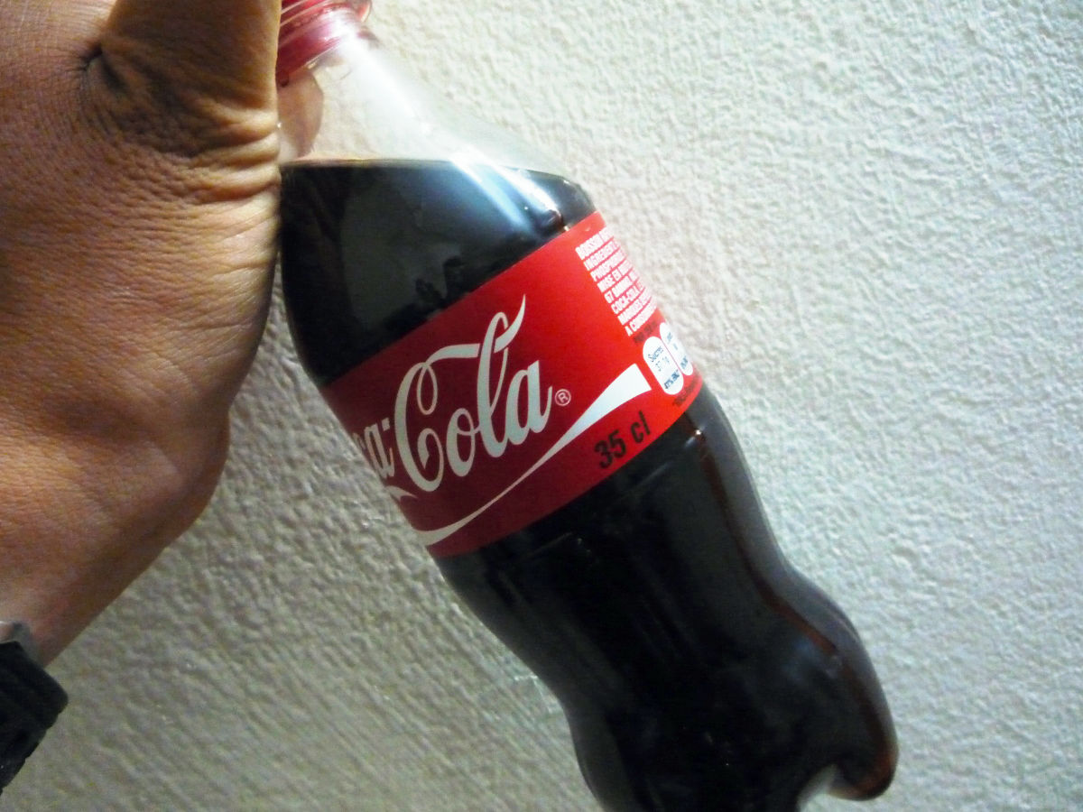世界中で見かけたコカ・コーラの国別サイズ違いペットボトル＆缶 