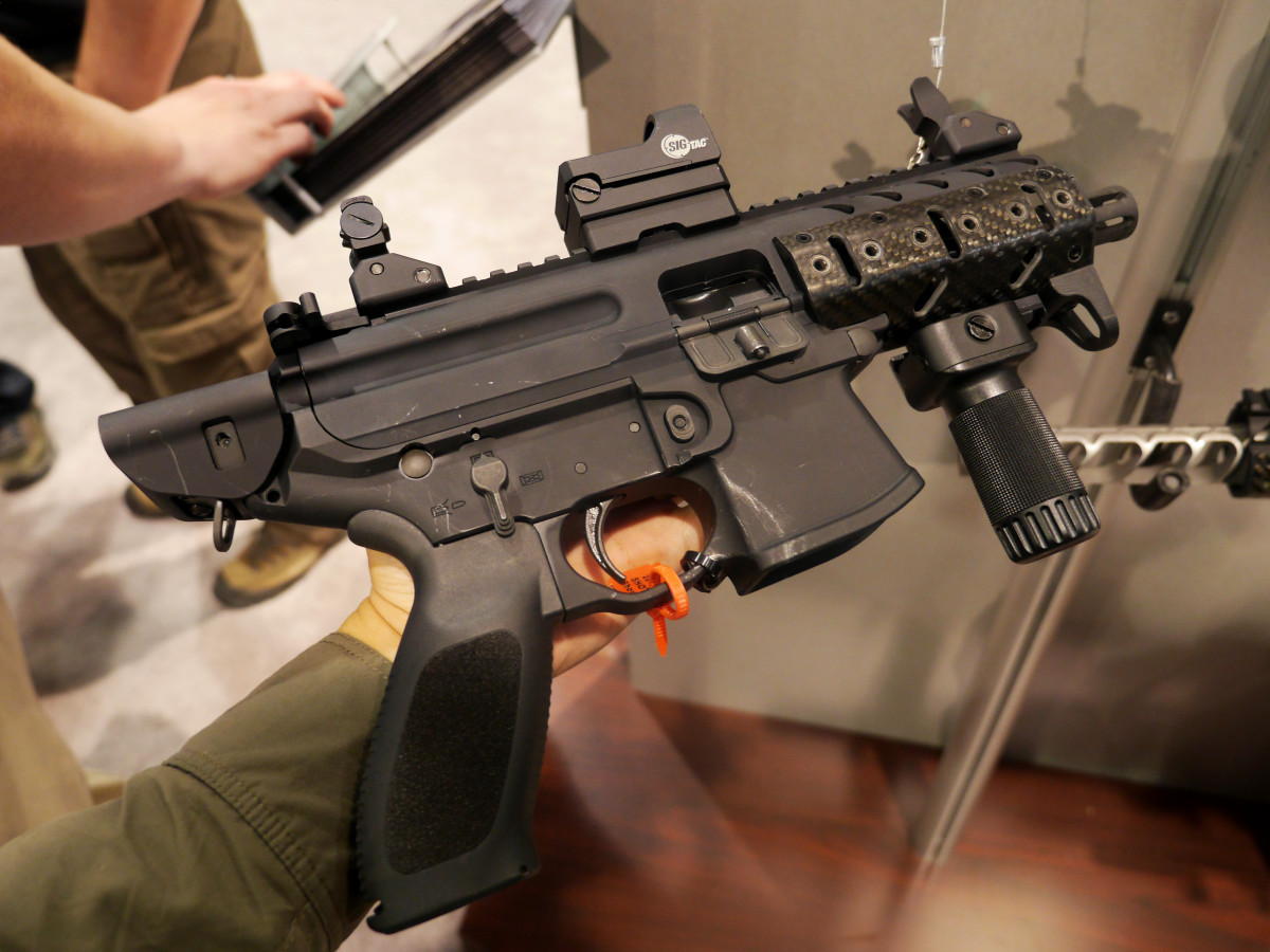 New type machine pistol strong against indoor battle "SIG MPX" gu...
