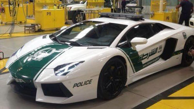 1台4000万円のランボルギーニ・アヴェンタドールをドバイ警察がパトカーに採用 - GIGAZINE