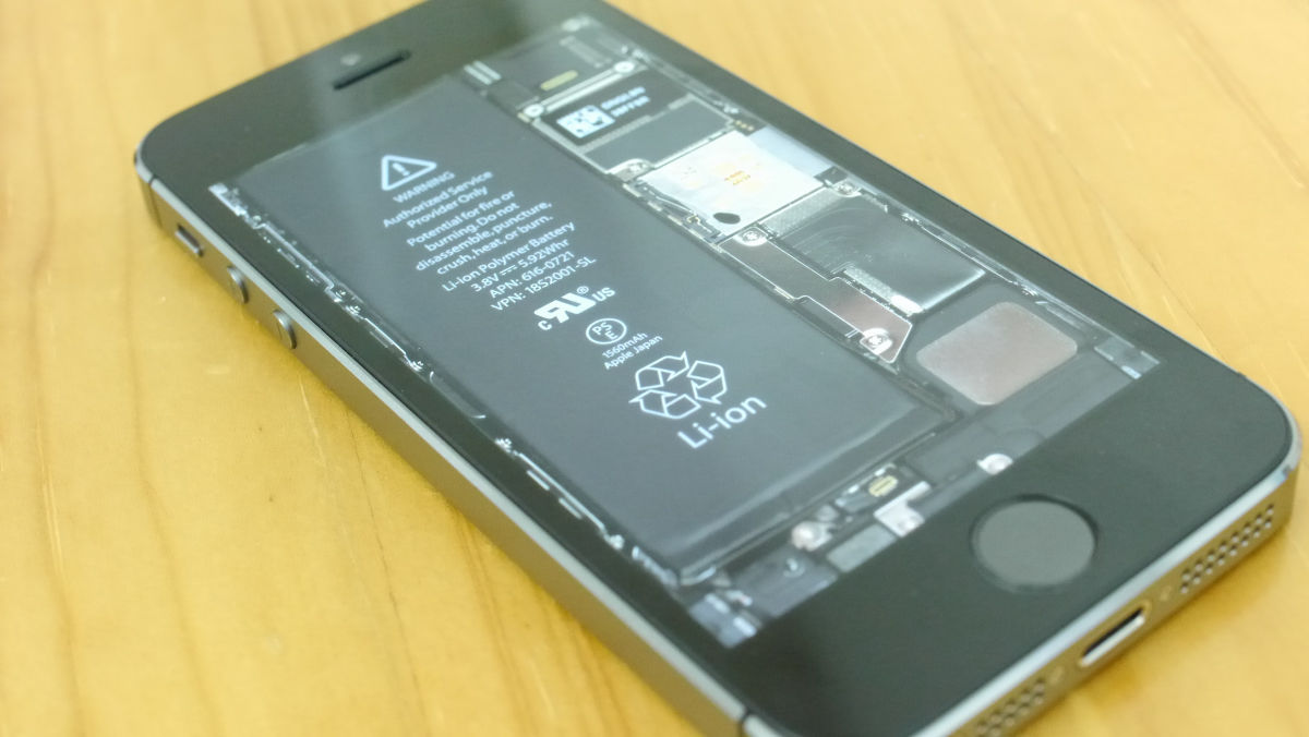 iPhone 5s・5cの中身が透けて見えるようなギーク感あふれる壁紙 - GIGAZINE