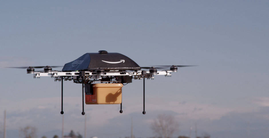 Amazonが無人飛行機で自宅前まで注文から30分でお届けしてくれる
