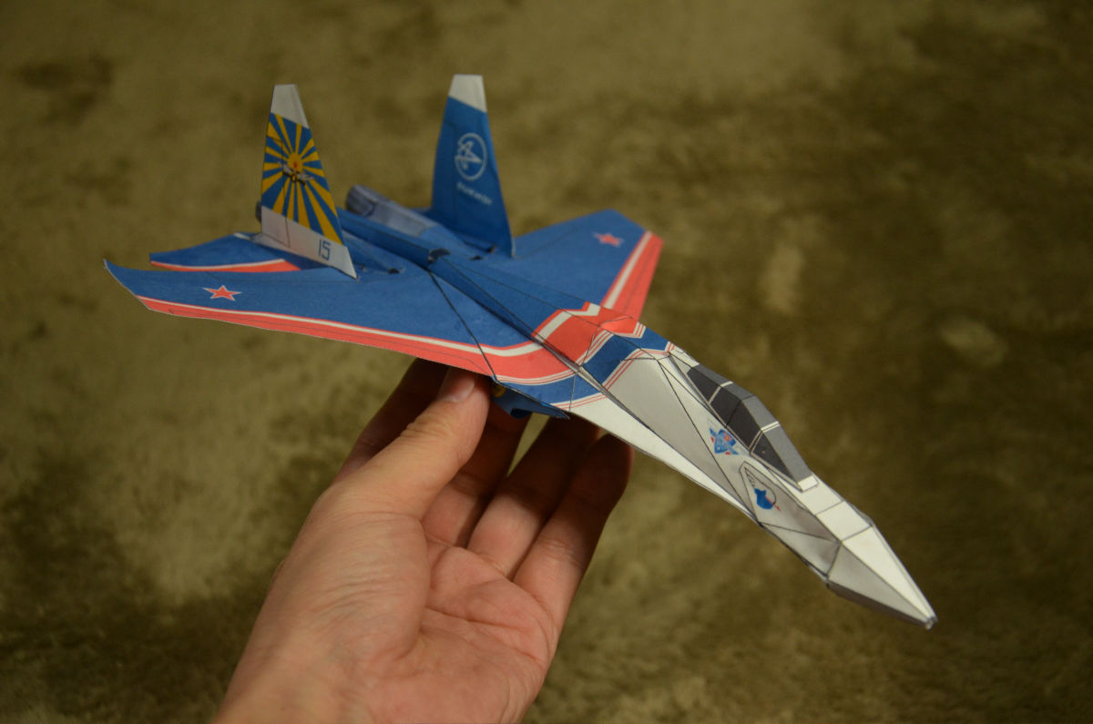Youtubeを見て作る 折り紙戦闘機 と有料版のペーパークラフト戦闘機を作ってみました Gigazine