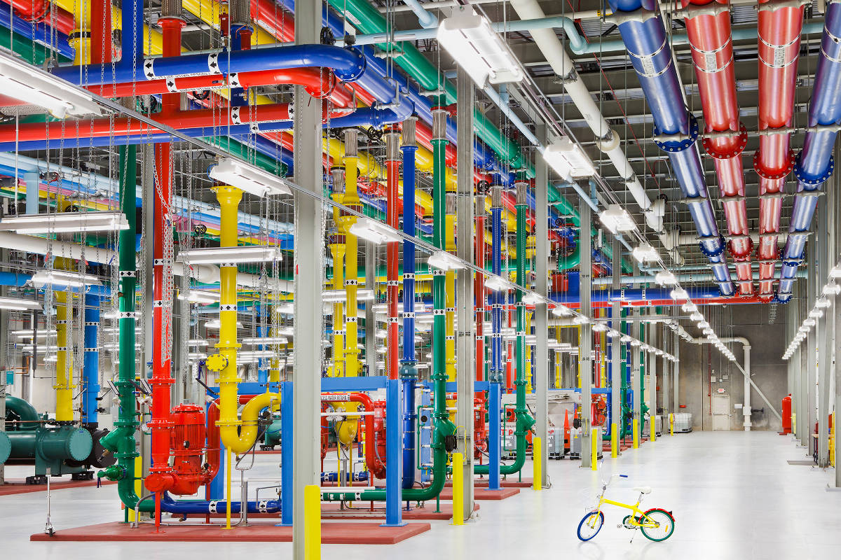 Googleがあらゆるサービスを支えるデータセンターの様子を公開中 Gigazine