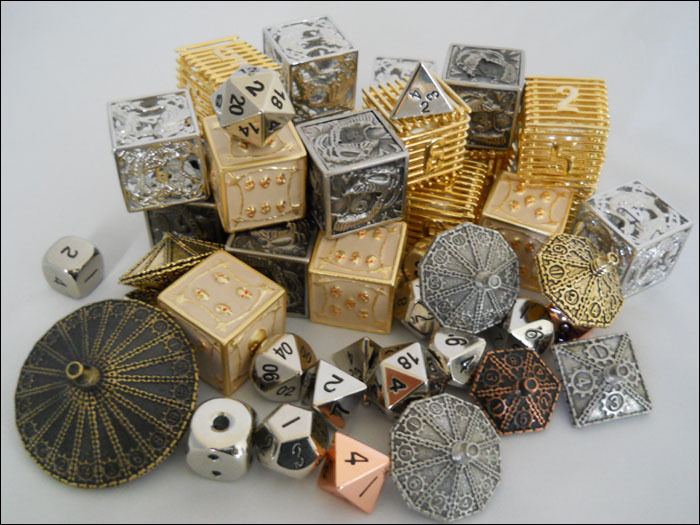 中世っぽいデザインの金属サイコロ ダイスカップ Rhythm Metal Gaming Dice Gigazine