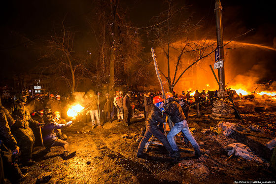 火炎瓶が飛び交い街が炎に包まれた ウクライナで発生したデモの画像74枚 Gigazine