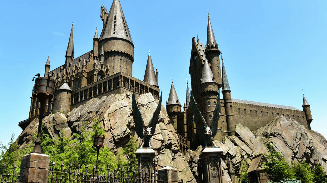 いよいよハリー ポッターのホグワーツ魔法魔術学校をusjに完全再現した The Wizarding World Of Harry Potter の城の 内部などが公開へ Gigazine