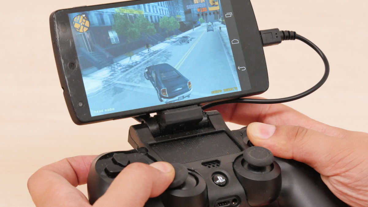 スマホゲームをps4のコントローラーでプレイ可能にしてイライラ操作感を解消できる コントローラクリップ For Smartphone Ps4ver Gigazine