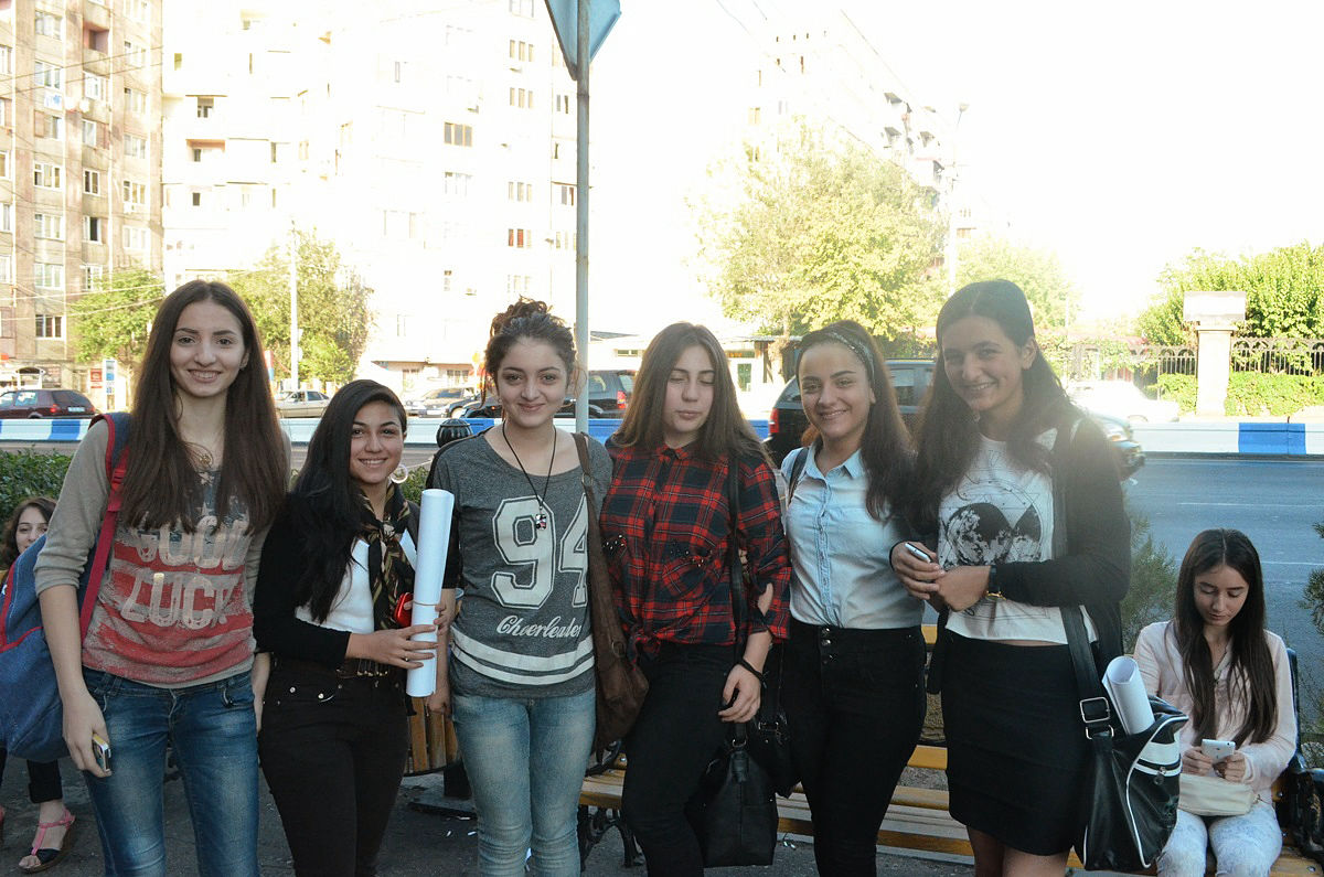 アルメニアに本当に美人は多いのか 8組12人を撮影してきました Gigazine