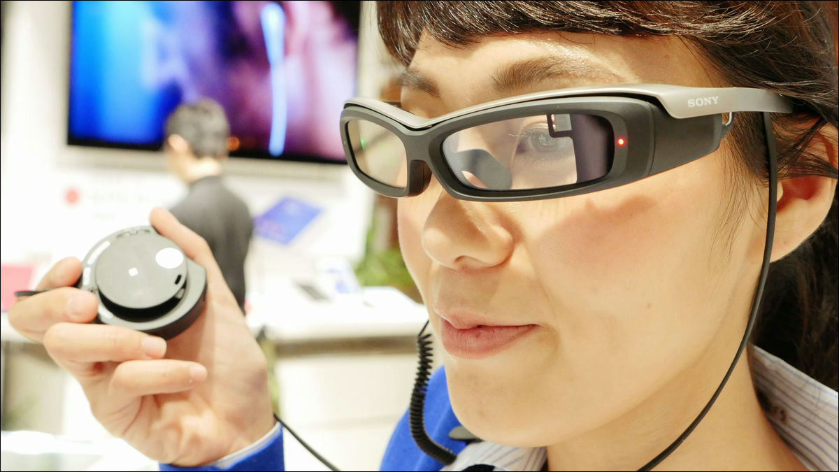 近未来を実感するソニーのメガネ型端末 Smarteyeglass を使ってみた Gigazine