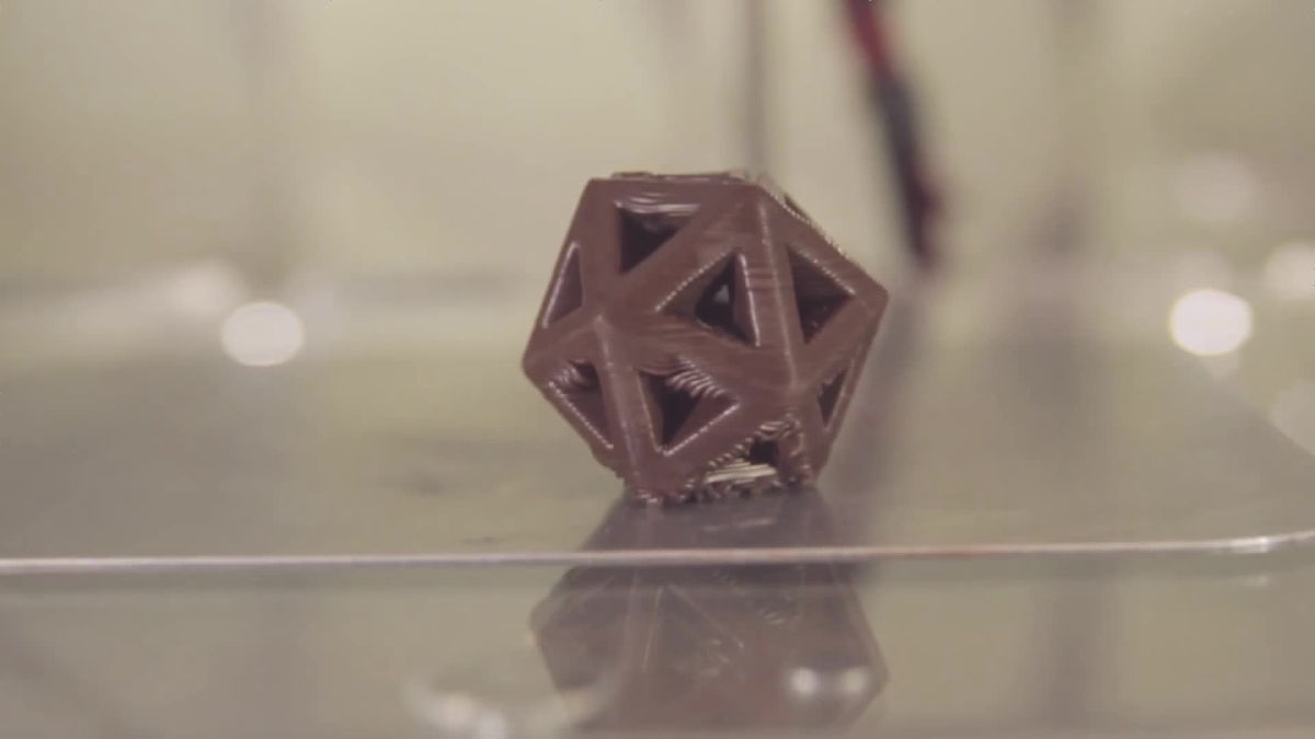 手作業では製造不可能な複雑な立体チョコレートを出力できる3dプリンター Cocojet Gigazine