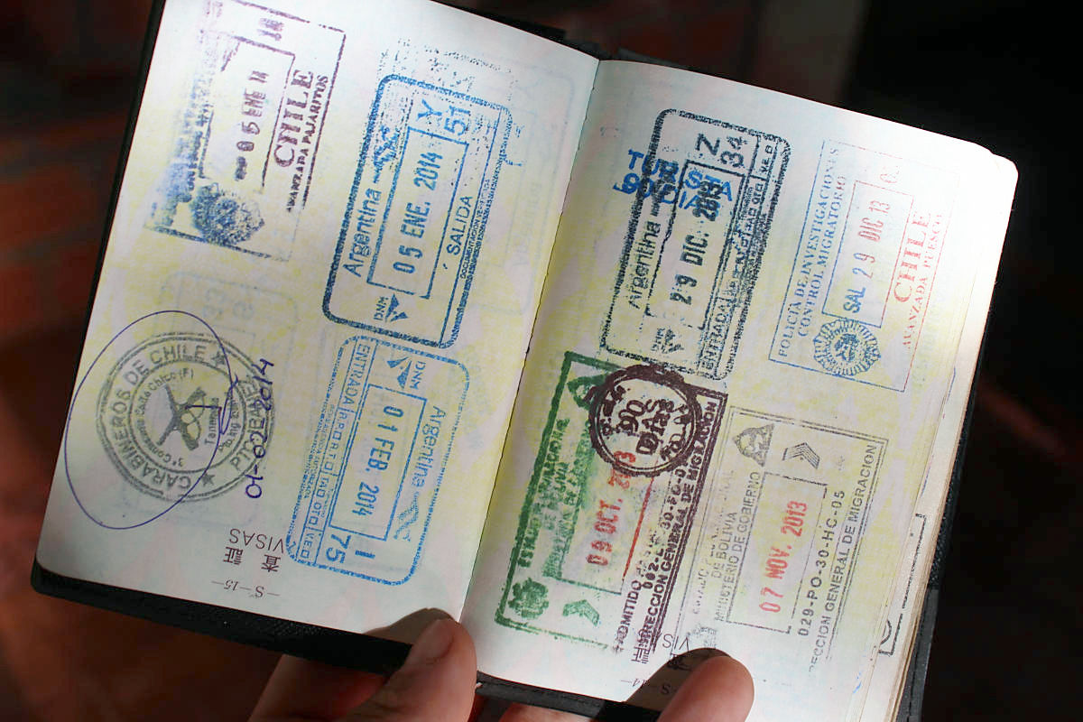世界一周を続ける旅人の旅した証 チャリダーマンのパスポートはこんな感じ Gigazine