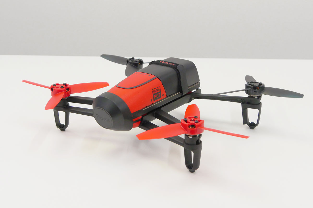 パイロット目線で操縦できるParrotの新型ドローン「Bebop Drone」を 