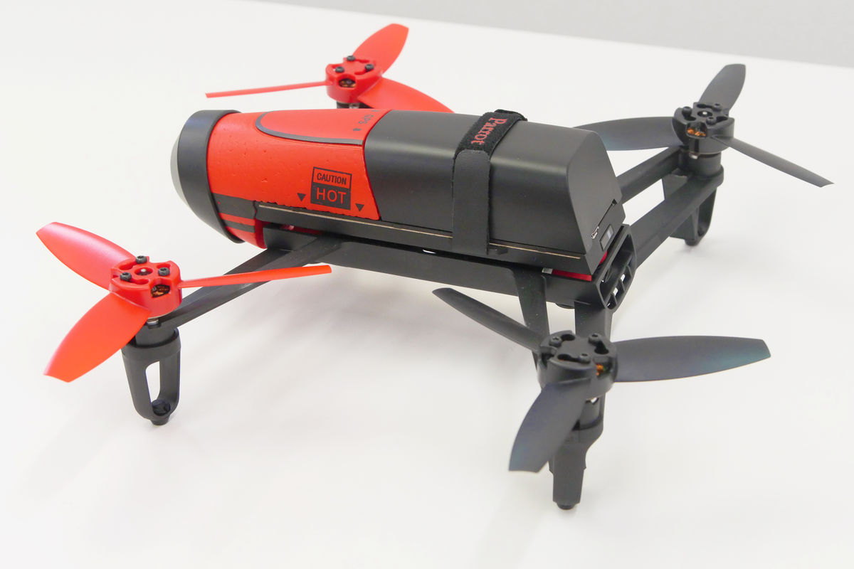 パイロット目線で操縦できるParrotの新型ドローン「Bebop Drone」を 