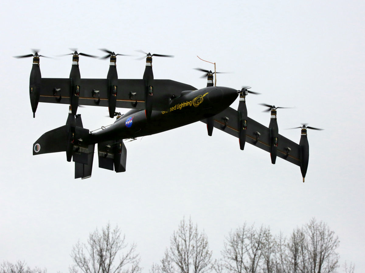 10基のプロペラを搭載して垂直離着陸 水平飛行が可能な飛行機 Gl 10 がテスト飛行に成功 Gigazine