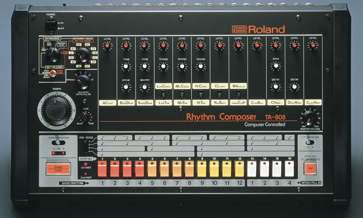 ローランドのリズムマシン「TR-808」の名機たる魅力と隠された不遇の 