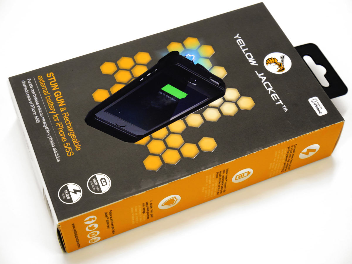 Iphoneケースにスタンガンを付けていざという時に攻撃者をすぐ撃退可能な Yellow Jacket Iphone 5 5s Case でバチバチ電流を流してみた Gigazine