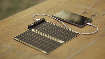 世界最小級 出力1a 5v 太陽光だけでデバイスを充電する Solarade レビュー Gigazine