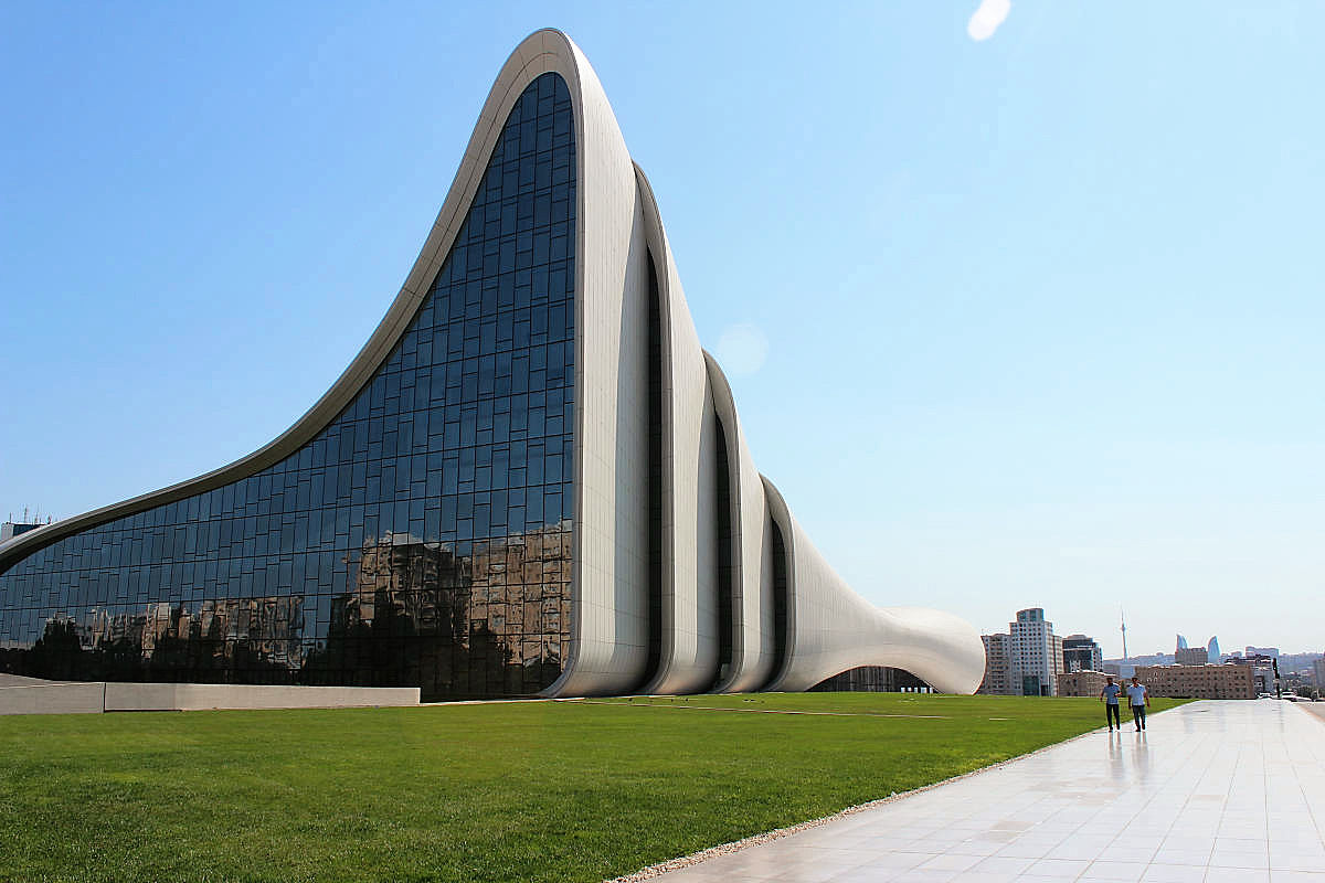 ザハ ハディド氏設計の建築物にアゼルバイジャンで圧倒されてきた Gigazine