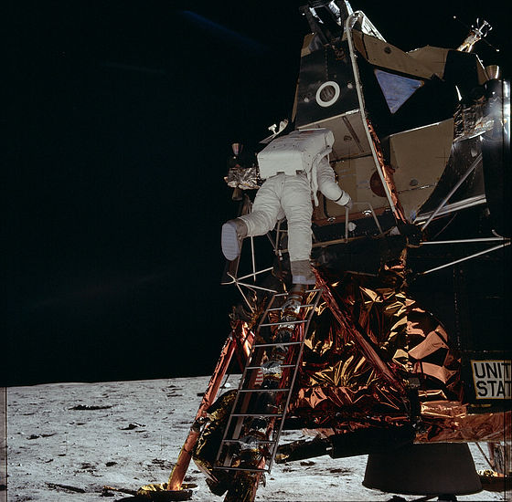 アポロ月面着陸の際に撮影された貴重な高解像度画像がflickrで無料ダウンロード可能に Gigazine