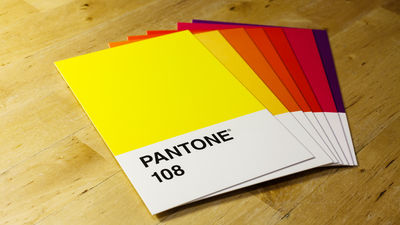 色見本 Pantone パントン はどのように 色 の世界標準となったのか Gigazine
