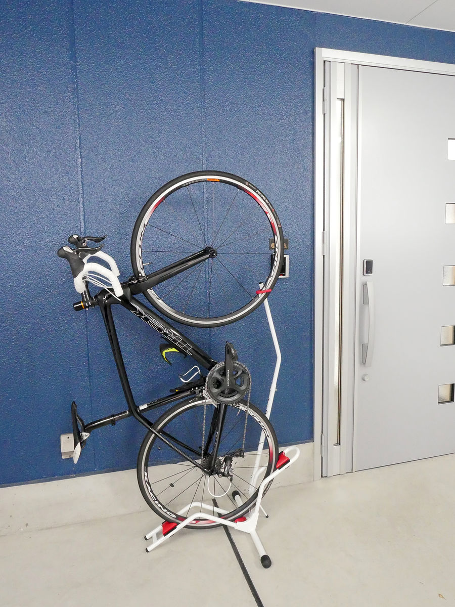 自転車をタテヨコ自在に置けるようになるミノウラの自転車スタンドを 