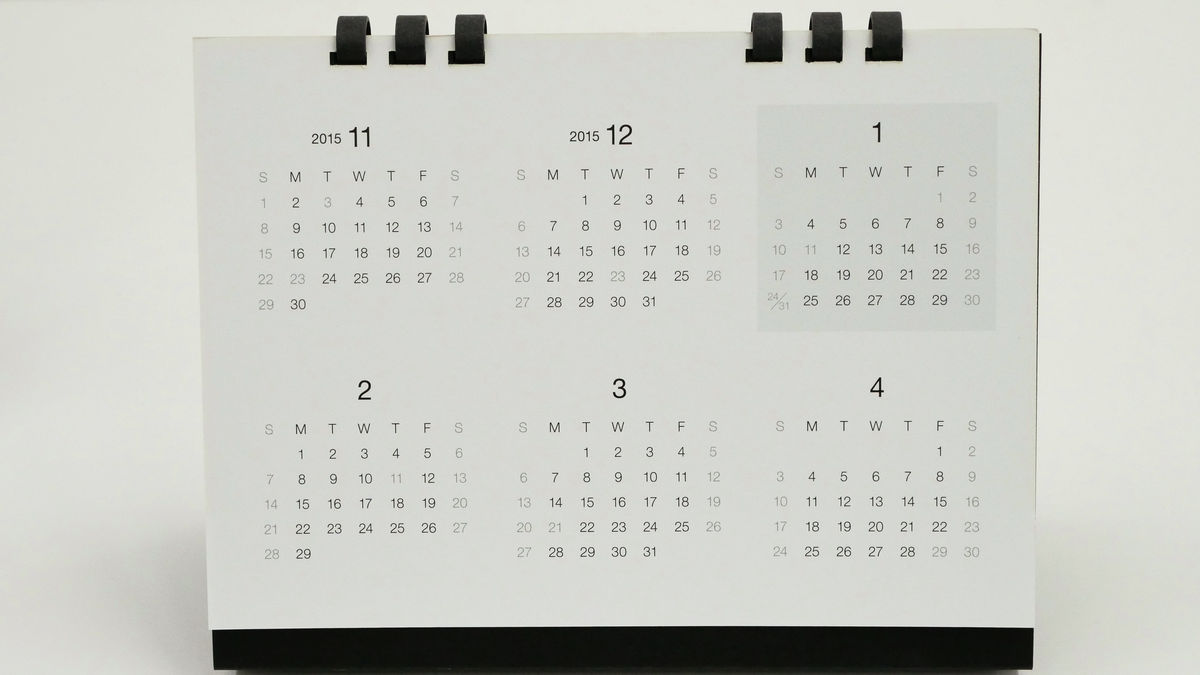 一目で見やすく実用性重視のカレンダーデザインが毎年大好評のamazonオリジナル卓上カレンダー16年版を2種まとめてレビュー Gigazine