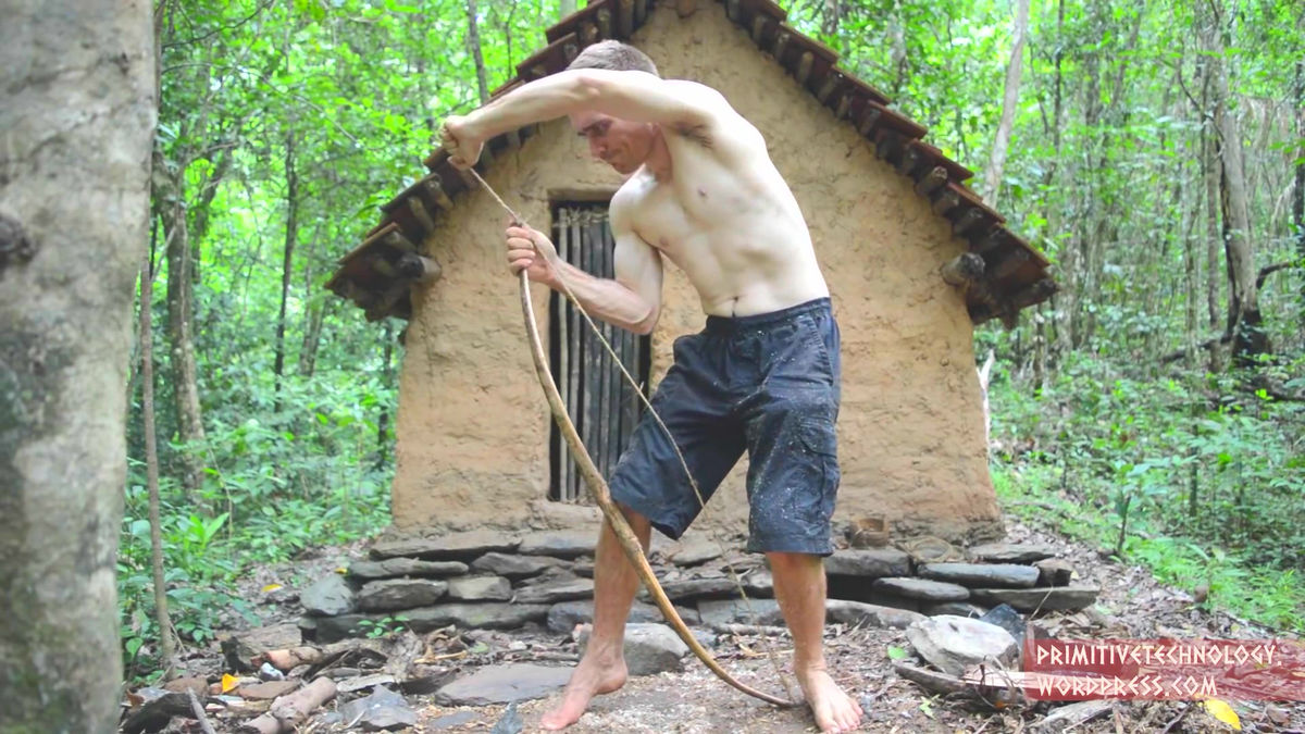 ジャングルのハンター必見 木の皮や鳥の羽根など自然素材だけで弓矢を作る方法 Gigazine