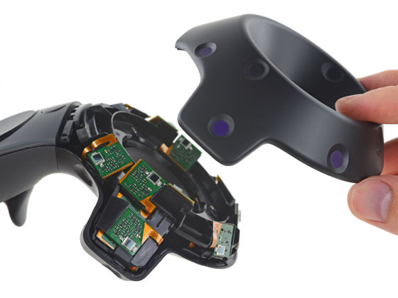 VRヘッドセット「HTC Vive」をバラバラに分解 - GIGAZINE