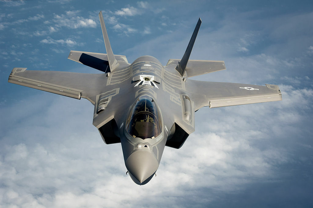 アメリカ軍が開発する戦闘機「F-35」の制御プログラムはバグだらけで改修に多くの費用と時間がかかる見込み GIGAZINE