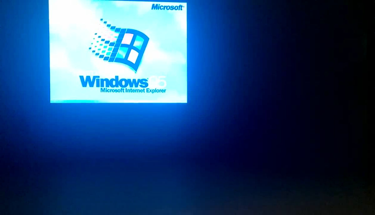 Windows 95をxbox Oneで起動させることに成功 Gigazine