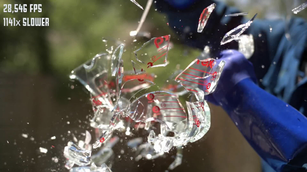 ガラスの割れる瞬間を超スローモーション撮影した映像がすごすぎる Gigazine