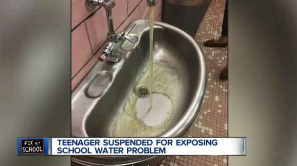 女子高生がtwitterに学校の水の色がおかしいという写真をツイートして停学に Gigazine