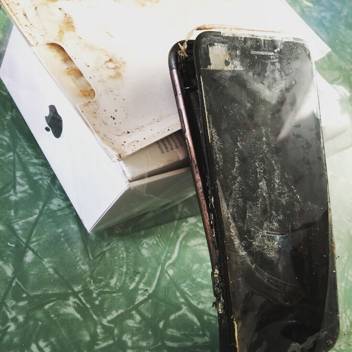 Iphone 7 Plusが爆発する事例が発生 バッテリーが膨張したとの報告も Gigazine