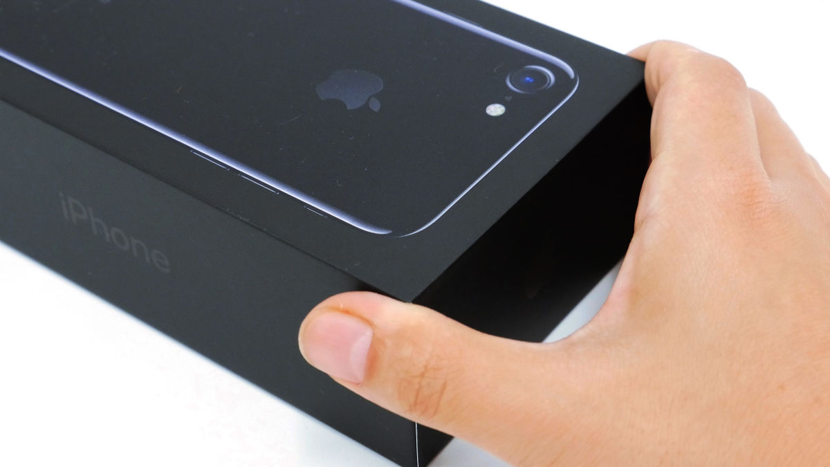iPhone 7ジェットブラックはどのくらいツヤツヤで指紋がつきやすいのか？実機をじっくり見てみた - GIGAZINE