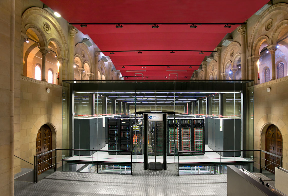 19世紀の教会を改修したスーパーコンピューティング センター Gigazine
