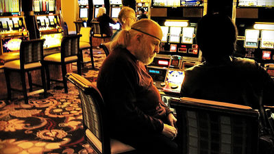 button-only@2x 最も高い自殺率のギャンブル依存症が生まれる理由とは？カジノやメーカーの巧妙な戦略