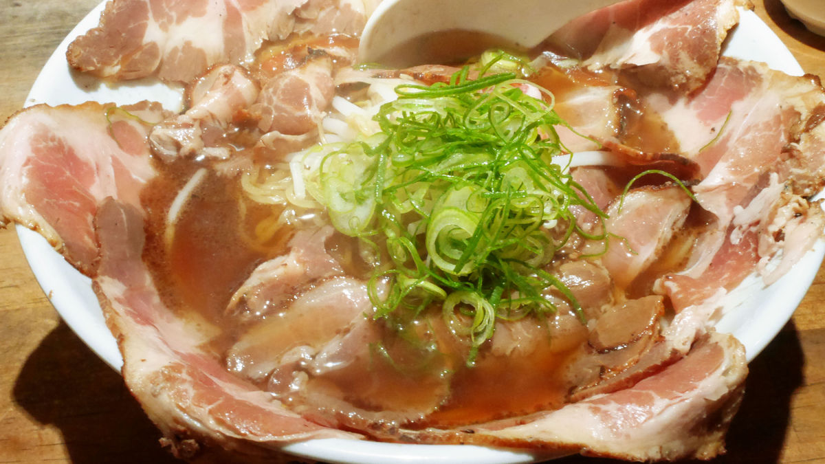 伊勢神宮のおかげ横丁で松阪牛骨スープ 生ハム風チャーシューがたまらない 焼豚満開横丁そば を食べてみました Gigazine